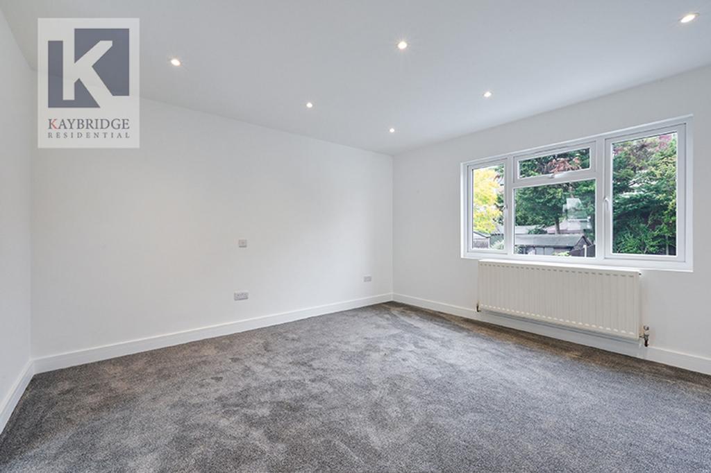 Donnington Road, Worcester Park - KT4 8 EN