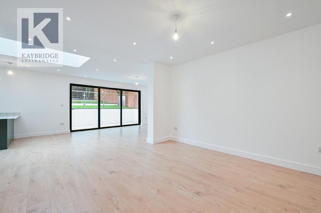Donnington Road, Worcester Park - KT4 8 EN