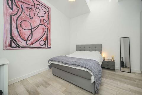 1 bedroom flat for sale, Horn Lane, London W3