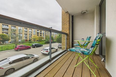 1 bedroom flat for sale, Canalside Square, London, N1