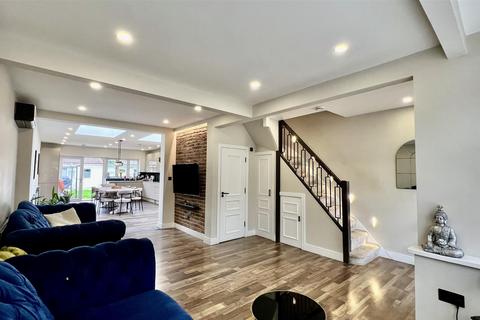 3 bedroom terraced house for sale, Scotts Road, Southall UB2