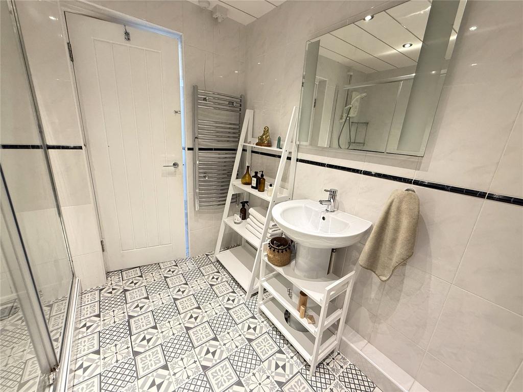 Shower Room (2)