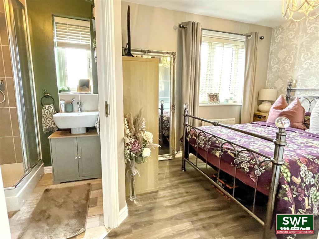 Bed1&ensuite.jpg