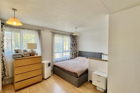 undefined, Brookwood Road, Hounslow TW3