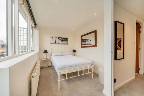 2 bedroom flat to rent, Chesterton Square, London W8