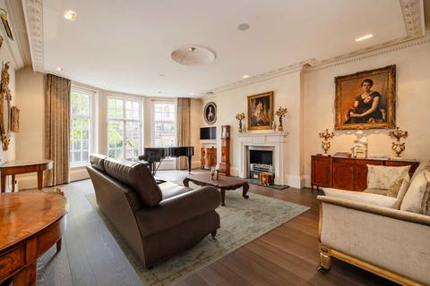 3 bedroom flat for sale, Green Street, London W1K