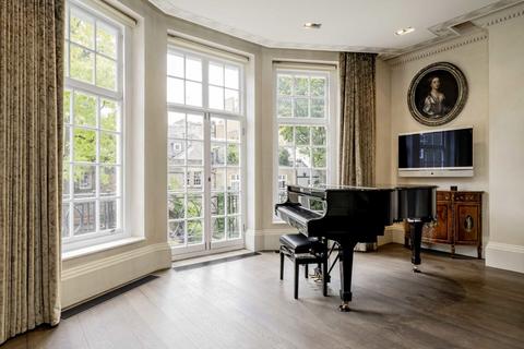 3 bedroom flat for sale, Green Street, London W1K