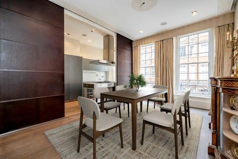 3 bedroom flat for sale, Green Street, London W1K