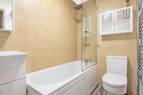 2 bedroom flat to rent, Crystal Palace Parade, London, SE19