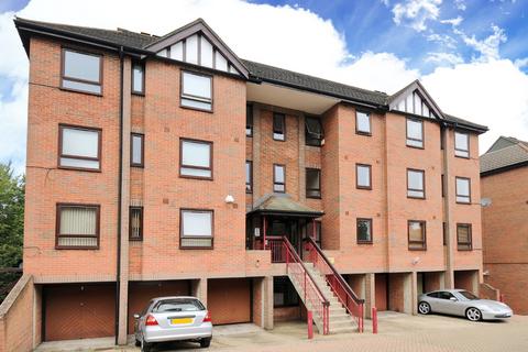 2 bedroom flat to rent, Crystal Palace Parade, London, SE19