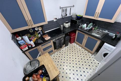 2 bedroom apartment to rent, Kelso Road, Hyde Park, Leeds, LS2 9PR