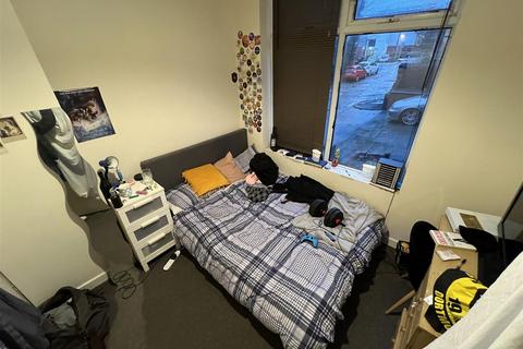 2 bedroom apartment to rent, Kelso Road, Hyde Park, Leeds, LS2 9PR