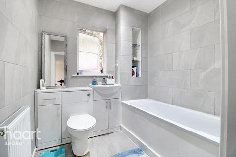 2 bedroom flat for sale, Clark Grove, Ilford