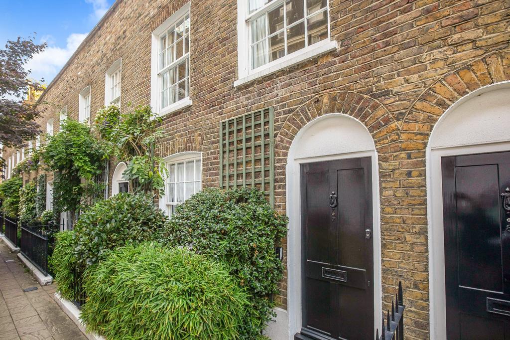 Brompton Place, London SW3 3 bed detached house for sale - £1,995,000
