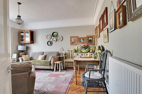 1 bedroom flat for sale, Cantelupe Road, Bexhill-On-Sea