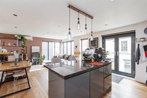 2 bedroom apartment for sale, Stour Street, Canterbury