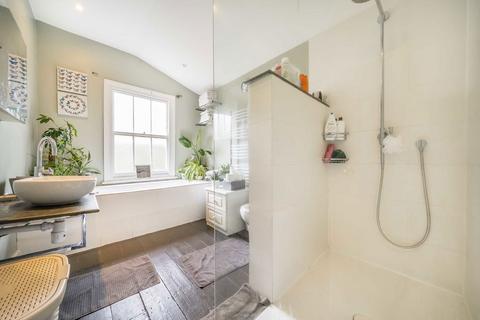 25 Kilravock Street, London, W10 4HX