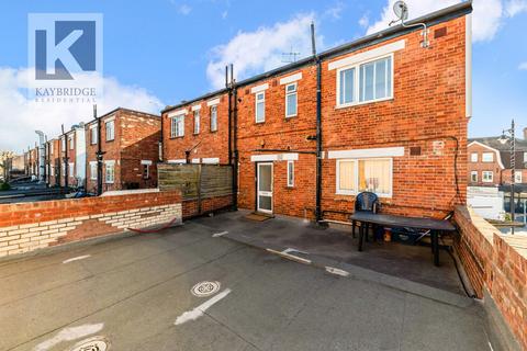 2 bedroom flat to rent, Stoneleigh Broadway, Epsom, KT17