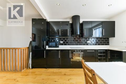 2 bedroom flat to rent, Stoneleigh Broadway, Epsom, KT17