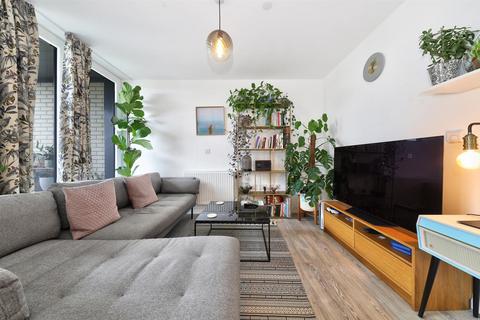 2 bedroom flat for sale, Printworks Apartments, London NW10