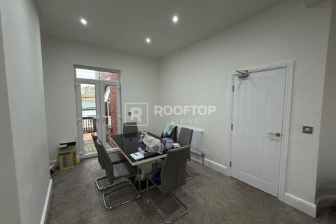 9 bedroom house to rent, Regent Park Terrace, Leeds LS6