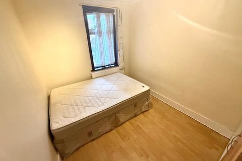 5 bedroom terraced house to rent, Gordon Road, Southall