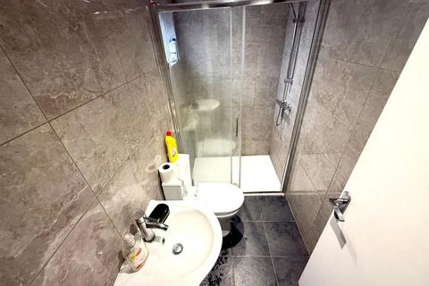 5 bedroom terraced house to rent, Gordon Road, Southall