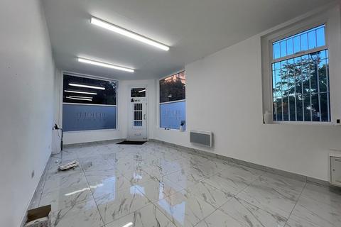 Retail property (high street) to rent, 50 Bromham Rd Bedford MK40 2QG