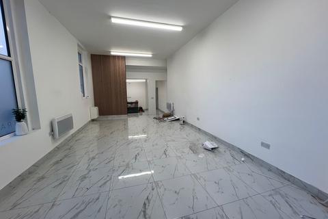 Retail property (high street) to rent, 50 Bromham Rd Bedford MK40 2QG