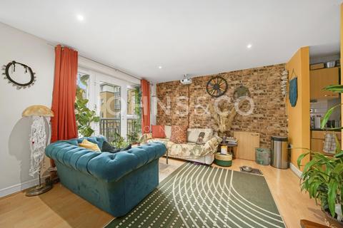 2 bedroom flat to rent, Morton Close, Wapping, London, E1