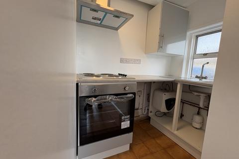 Studio to rent, Denzil Avenue, Southampton