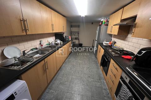 8 bedroom house to rent, Ash Grove, Leeds LS6