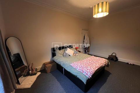 8 bedroom house to rent, Ash Grove, Leeds LS6