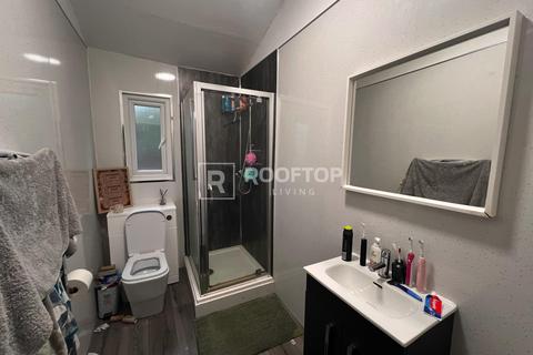 8 bedroom house to rent, Ash Grove, Leeds LS6