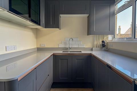 2 bedroom flat to rent, Chesterton Towers, Cambridge CB4