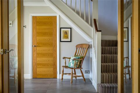 2 Carleton Close, Esher, KT10 8EE