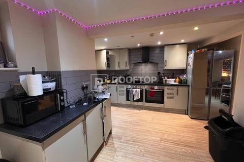 8 bedroom house to rent, Brudenell Avenue, Leeds LS6