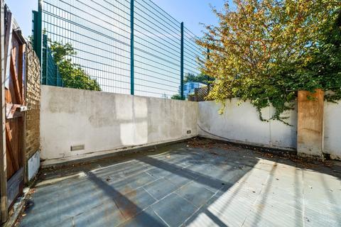 2 bedroom flat for sale, Marmion Road, London, SW11