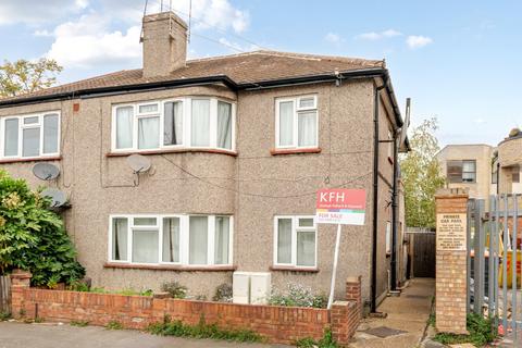 2 bedroom flat for sale, Morena Street, London, SE6