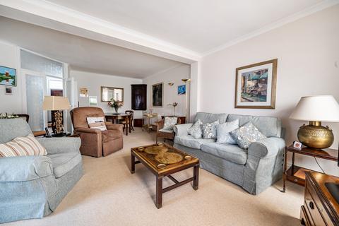2 bedroom maisonette for sale, Oatlands Drive, Weybridge, KT13