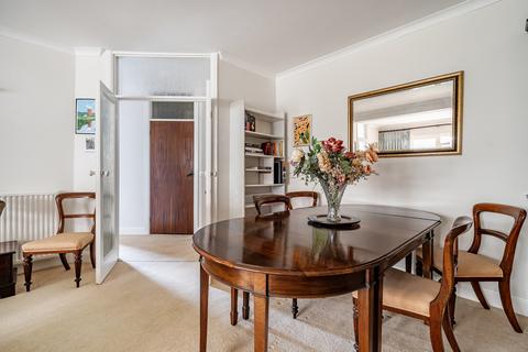 2 bedroom maisonette for sale, Oatlands Drive, Weybridge, KT13