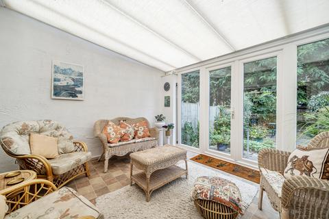 2 bedroom maisonette for sale, Oatlands Drive, Weybridge, KT13