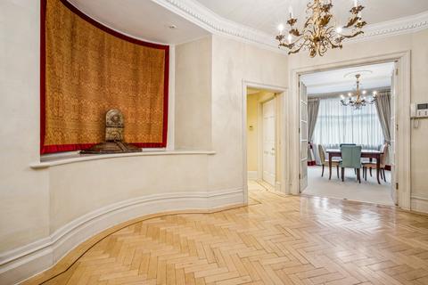 undefined, Parkside, Knightsbridge