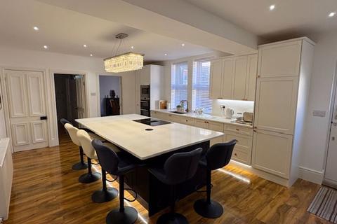 5 bedroom semi-detached house to rent, Kings Road, Harrogate