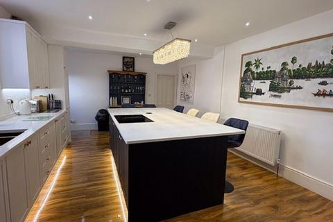 5 bedroom semi-detached house to rent, Kings Road, Harrogate