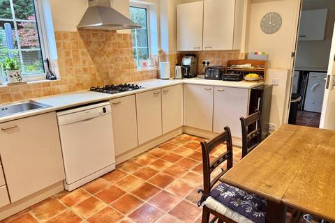 undefined, Mytten Close, Cuckfield