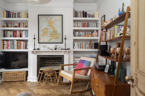 2 bedroom ground floor flat for sale, Valetta Road W3
