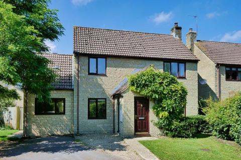 5 bedroom detached house to rent, May Tree Close, Coates, GL7