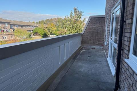 3 bedroom maisonette for sale, Brackley Close, Wallington