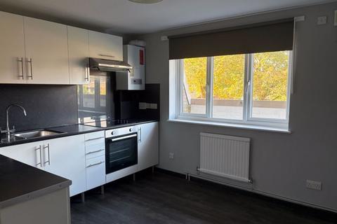 3 bedroom maisonette for sale, Brackley Close, Wallington